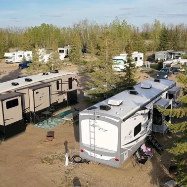 Longriders RV Park with RV units parked in rows