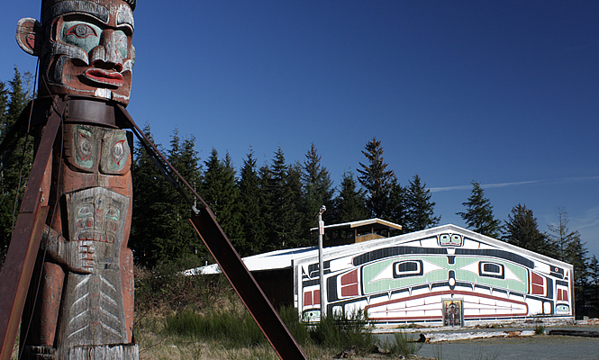 Totem pole and a First Nations traditional dwelling