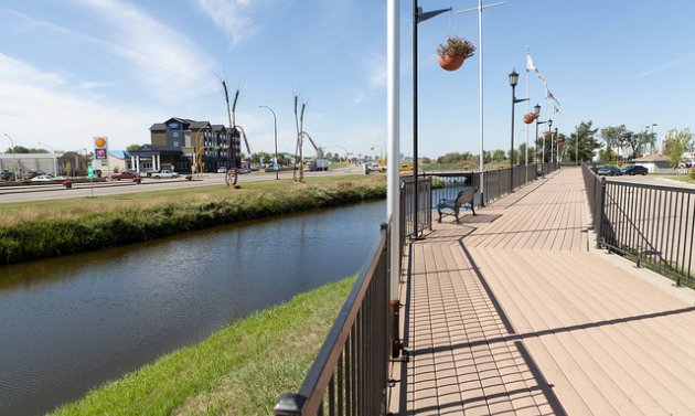 The Takagwa Parkway offers 8.5 km of maintained trails for walking and exploring the Weyburn area. Photo by Jon Gillies.